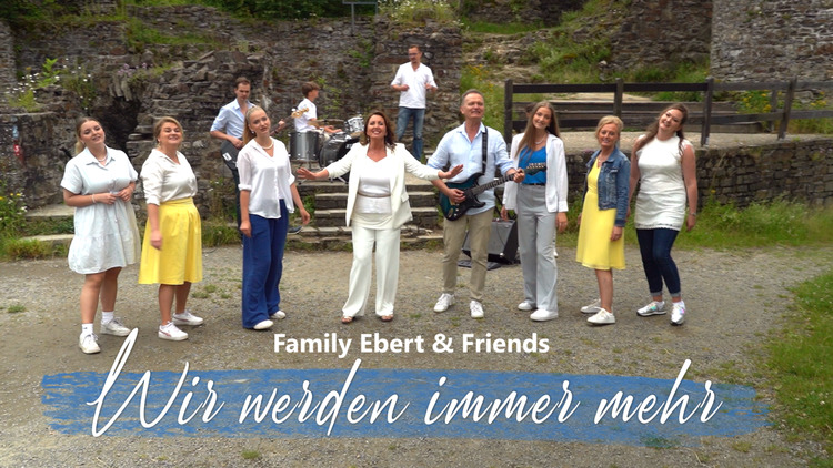 ⁣20. AZK: ♫ Wir werden immer mehr ♫ - Family Ebert & Friends